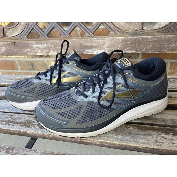 Size 10 Brooks Addiction 13 Men's Running Shoes Sneakers - Picture 1 of 4